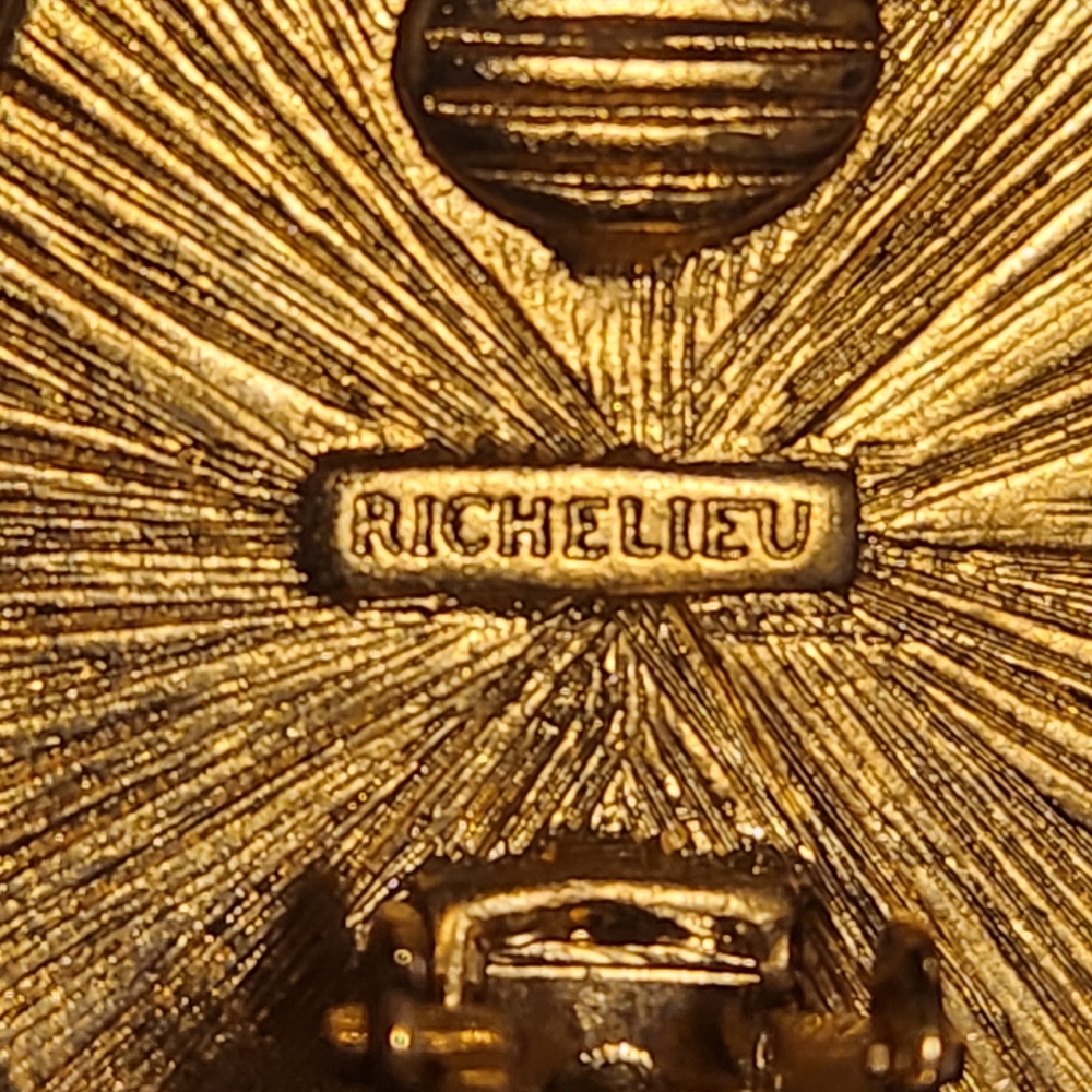 Authentic Richelieu Vintage Gold Earrings - Picture 5 of 5